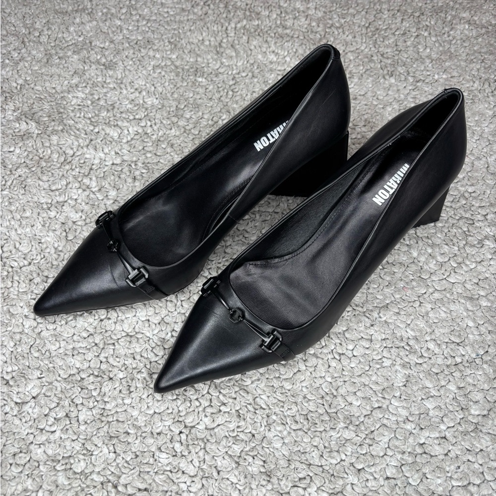 Miraton Elegant Black Pointed Toe Wedges